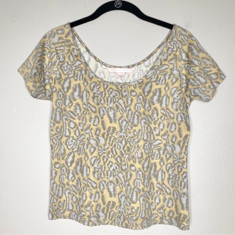 Victoria Secret Short Sleeve Scoop Neck Top Cheetah Print Gold/Grey Size small